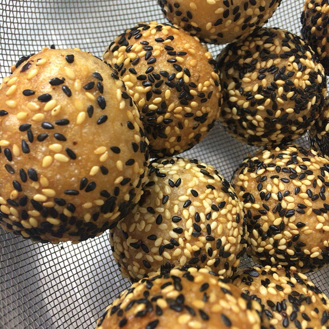 My first time sesame fried balls. Crunchy instead of chewy.