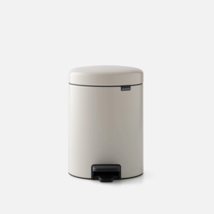 Metal Step Can - 1.4 Gallon in Beige