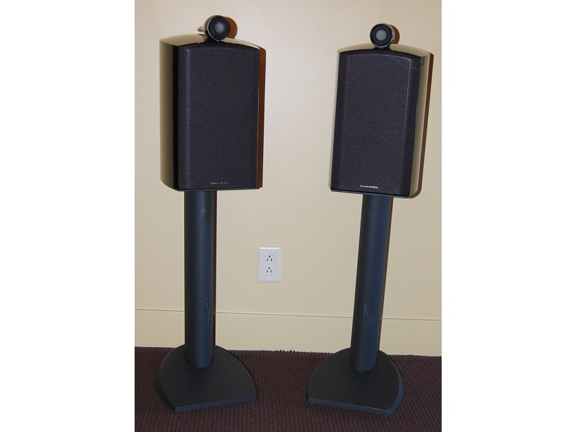 B&W 805 Diamond Series 2 in gloss black with stands