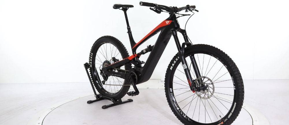 YT Decoy SN on a stand