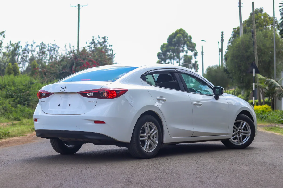 2016 Mazda Axela — Royal Max Motors — photo 4 of 14
