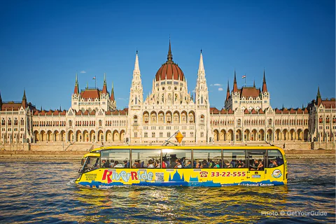 Schwimmende Bustour zu Lande und zu Wasser
