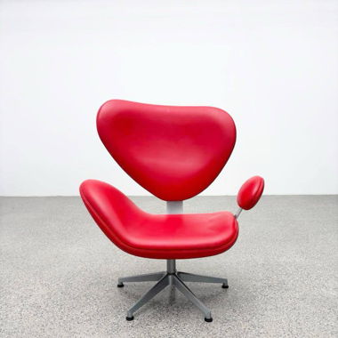 Stilvoller Drehsessel in rot 