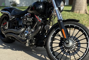 2017 HARLEY-DAVIDSON BREAKOUT motorcycle for rent near Edinburg, TX