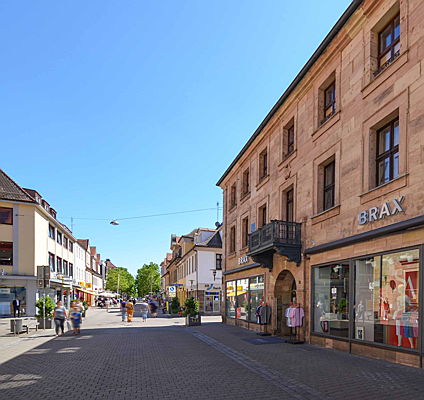  Nürnberg
- Saniertes Denkmal-Geschäftshaus in der Fußgängerzone