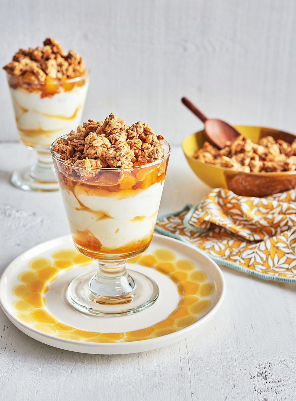 Greek Yogurt with Crunchy Granola and Caramelized Pineapple | RICARDO