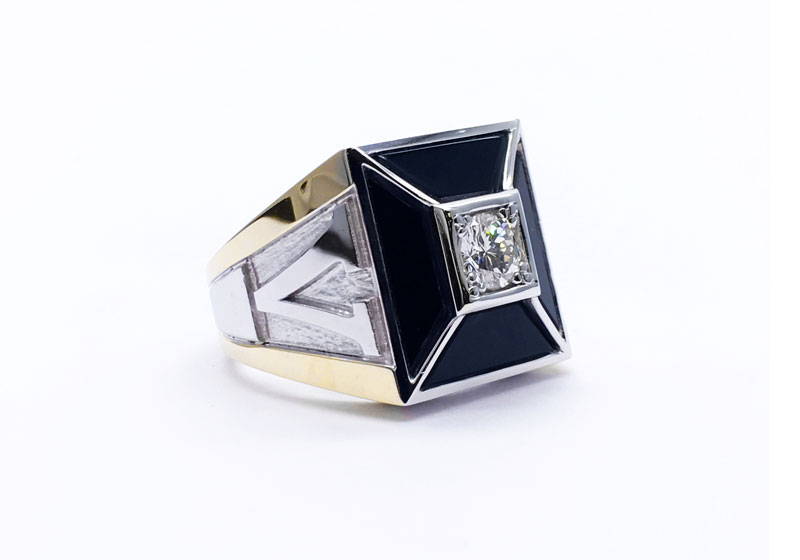 Square signet ring for men in yellow and white gold with onyx and a round cut diamond in the centre