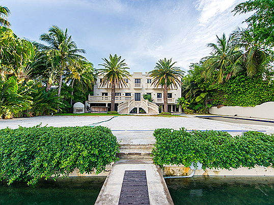  17220 Sant Feliu de Guíxols (Girona)
- US-Rapper Birdman verkaufte über Engel & Völkers dieses luxuriöse Anwesen auf Palm Island für 10,85 Millionen US Dollar. (Bildquelle: Justin Namon, Ra-Haus Photography)