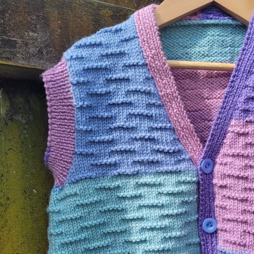 Child's button up vest in 8 ply
