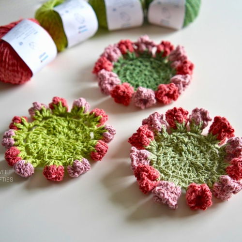 Rose Bouquet Coaster met TWEE bloemvariaties! · Snelle en gemakkelijke haakinstructie