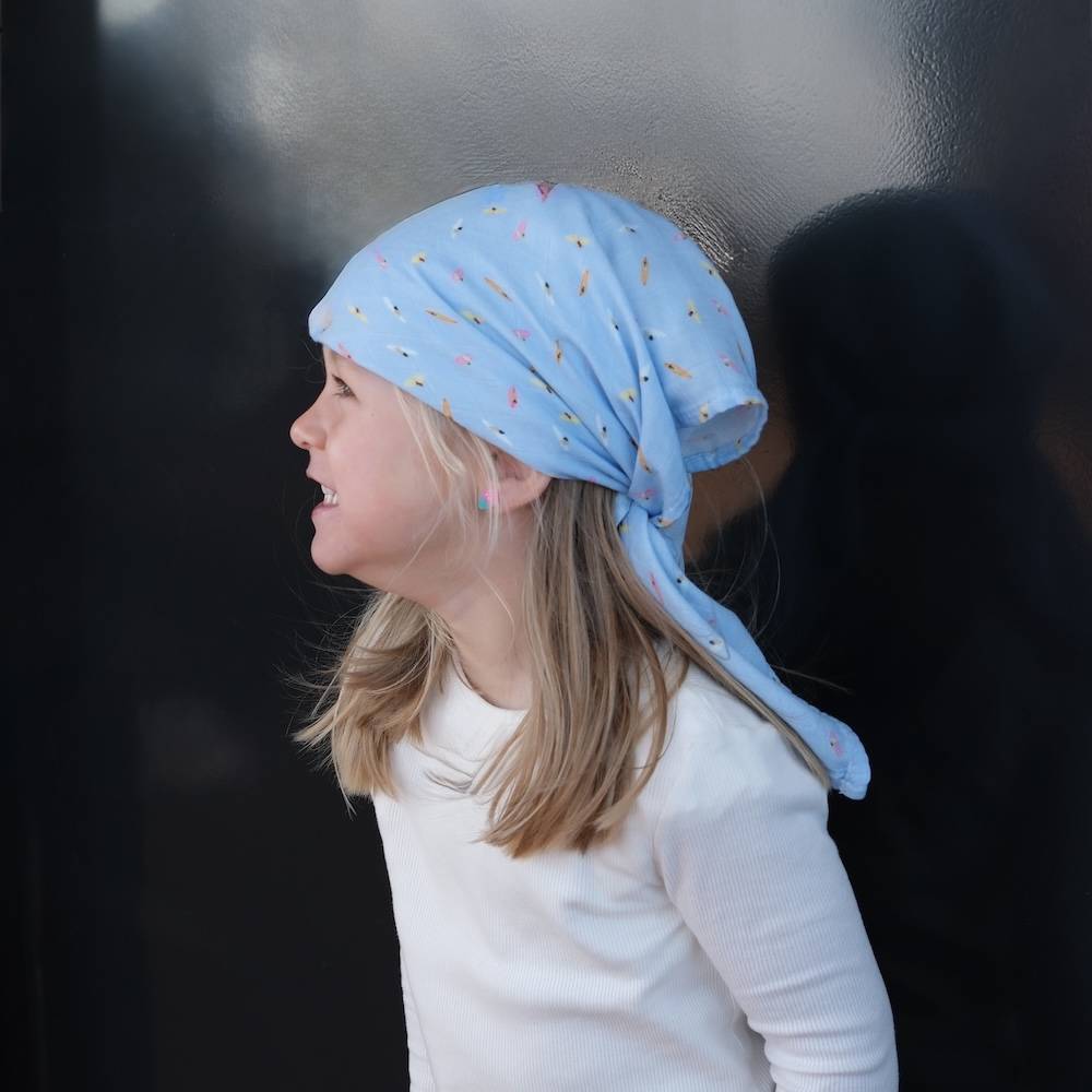 Foulard joli nous bleu blanc coeurs rouges mignon adorable élégant chic pour bébé ou enfant, bambou OEKO-TEX et coton GOTS doux pratique polyvalent élégant chic haut de gamme ligné marine