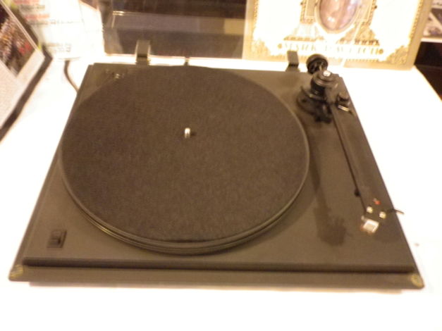 Revolver Rebel, Belt Drive Turntable  with Shure Cartri...