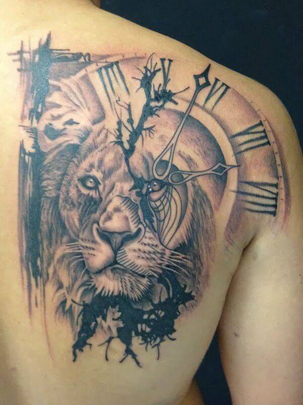 Tatouage Lion Corps Hommes Horloge