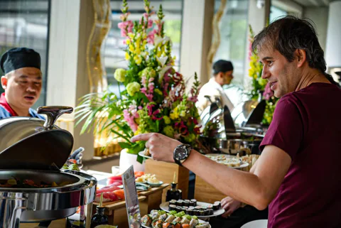 Cruise on the Seine with Brunch