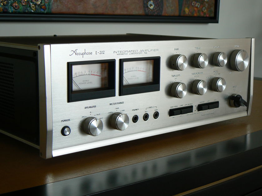 Accuphase E202 E202 Integrated Amp with phono stage