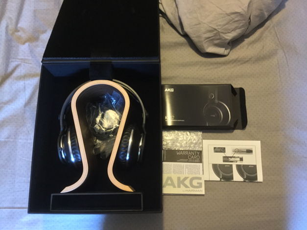 AKG K812  Headphones