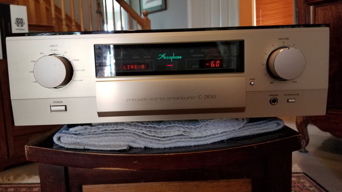 Accuphase C-2850 with AD-2850 Phono