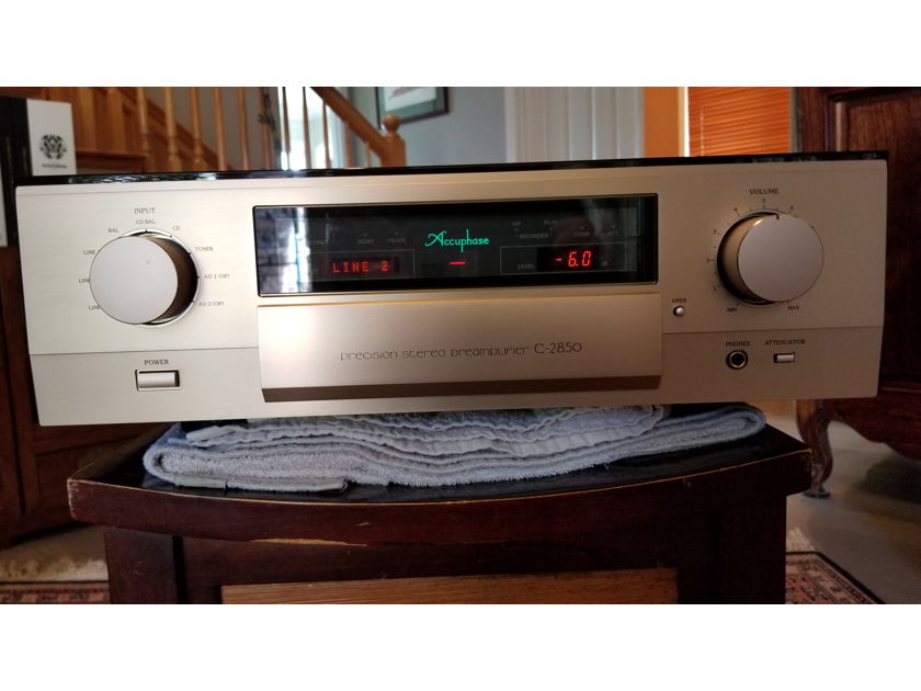 Accuphase C-2850 with AD-2850 Phono
