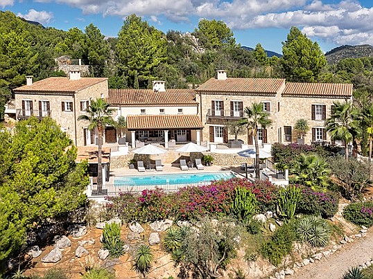  Santa Maria
- Finca tradicional y espaciosa en medio del entorno verde de Santa María, en Mallorca, con palmeras, piscina y tumbonas