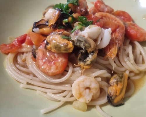 Corsi di cucina Bari: Scopri la vera Pasta ai frutti di mare pugliese!