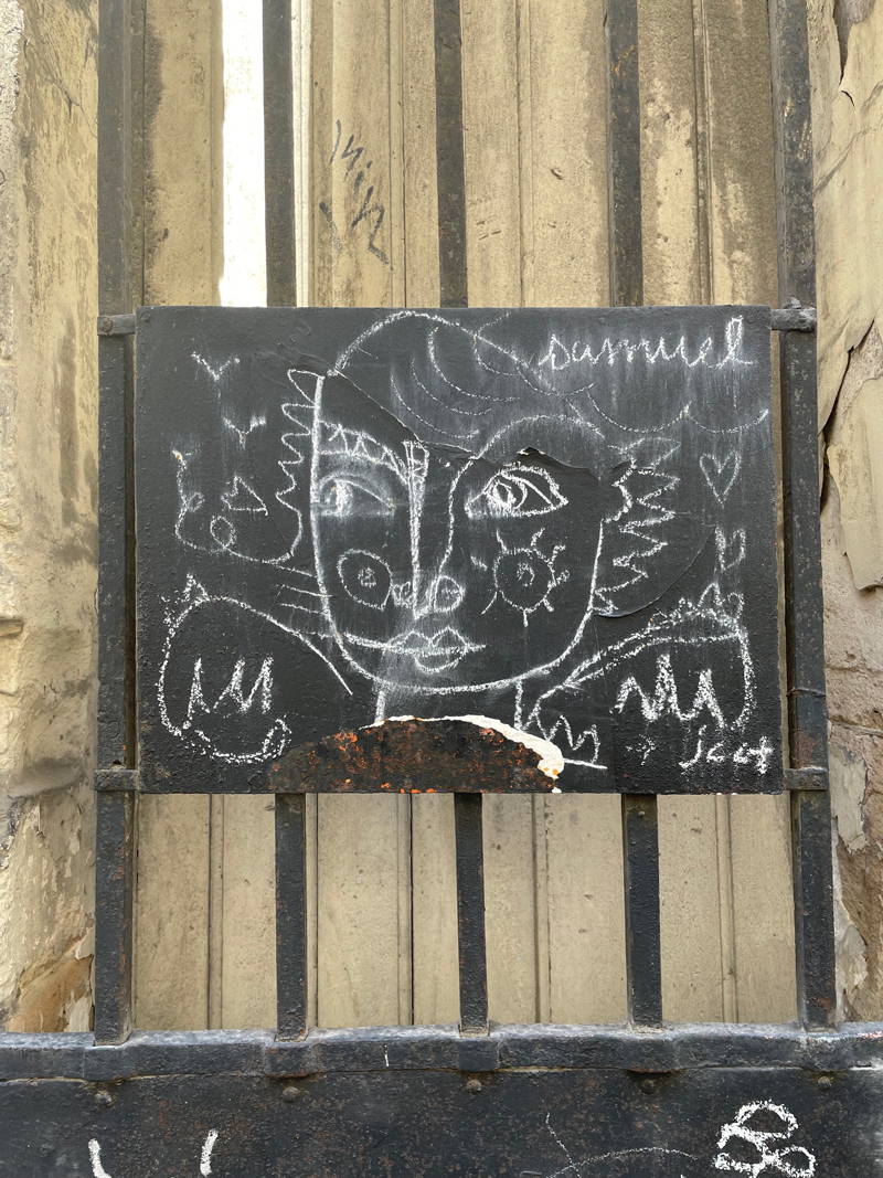 Chalkboard drawing spotted in Paris