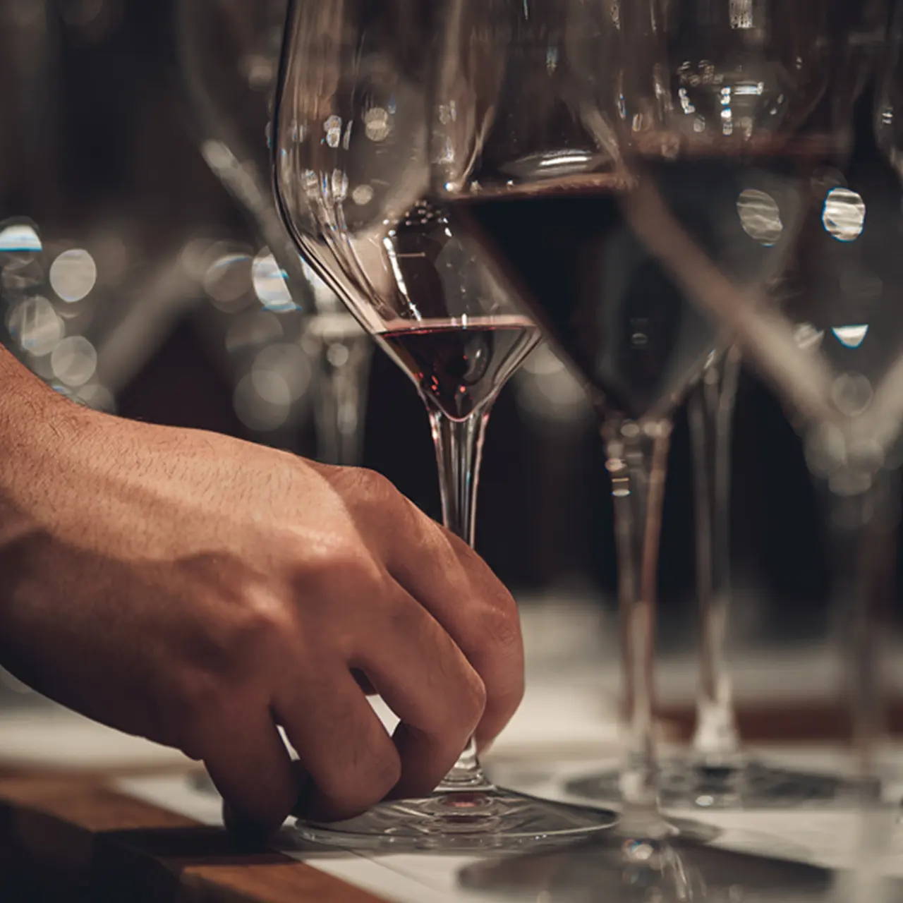 Explorez nos ateliers de dégustation et découvrez les plaisirs de l'accord entre vins et mets !