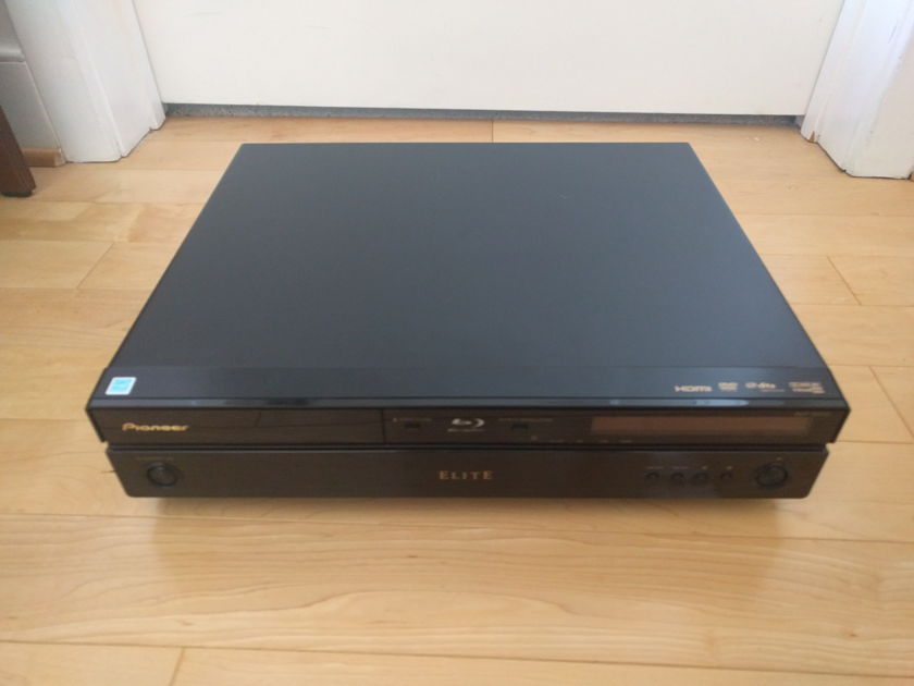 Pioneer Elite BDP-95FD Blu-Ray Player - Original box, manual, and remote