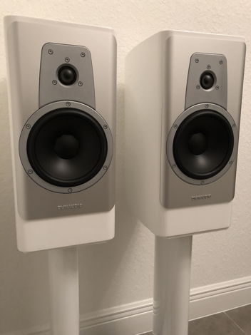 Dynaudio Contour 20 White Gloss Pair with Stands