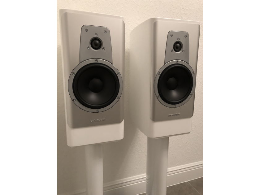 Dynaudio Contour 20 White Gloss Pair with Stands