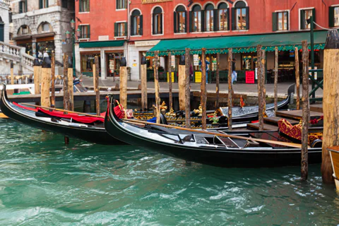 30-Minute Traditional Shared Gondola Ride Near St Mark’s Square