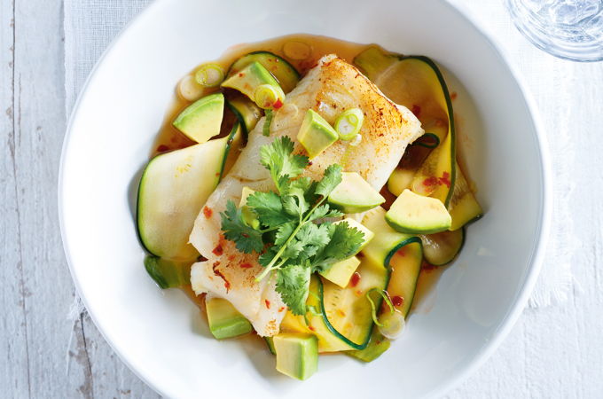 Morue poêlée au gingembre, courgette et avocat