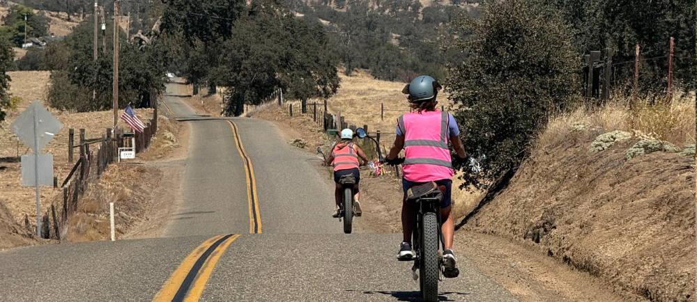 two women riding along a paved road in the sierra foothills, mariposa, california. photo: yosemiteebiking (yosemiteebiking.com)