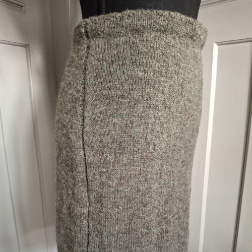 CARROL, a straight skirt in stocking st - in Shetland wool