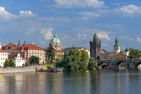 Charles Bridge Museum Guided Tour & Boat Cruise with Drink