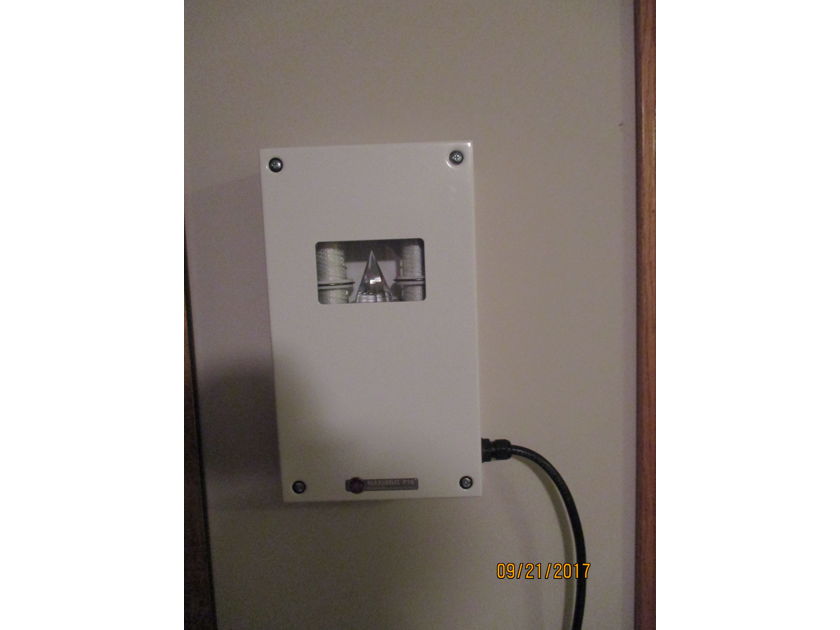 Kemp Elektronics P16 Shunt Conditioner  White