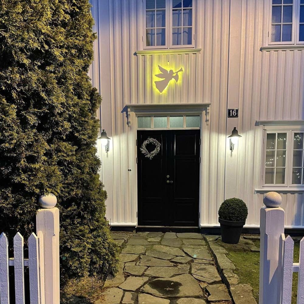 Medium håndlaget engel med LED-lys, høyrevinklet (S)
