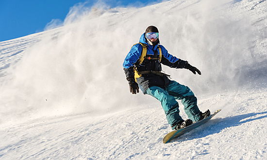  y de 16:30h a 19:30h
- persona-haciendo-snow_alquiler-de-snowboard-en-fuentes-de-invierno_actividades-deportivas-de-ocio-y-al-aire-libre-en-fuentes-de-invierno_buendia.jpg