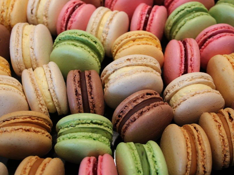 Cours de cuisine Bologne: Découvre l'histoire des macarons et prépare trois variantes délicieuses.