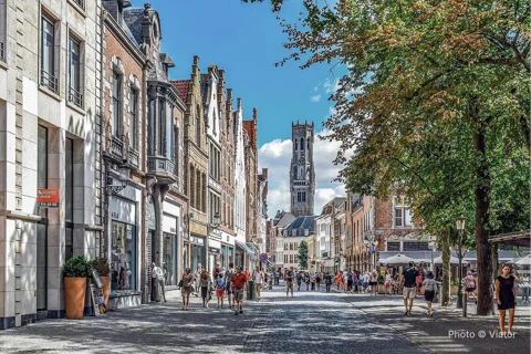 Walking tour of Bruges with boat option and/or beer tasting