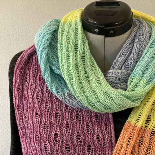 Knitted scarf Yvonne with dropped stitches and i-cord edge.