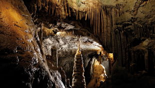 dechehöhle steinsäule