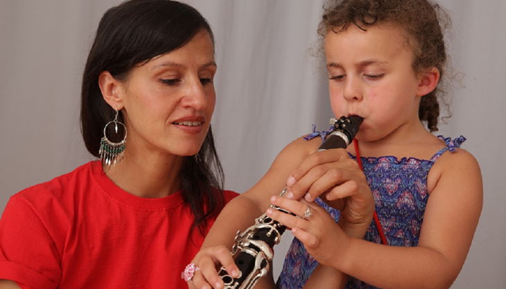 das klingende museum berlin kind spielt flöte