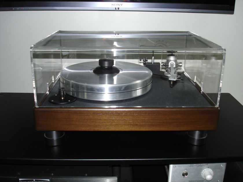 VPI Industries  CLASSIC 1 WALNUT TURNTABLE WITH DUSTCOVER