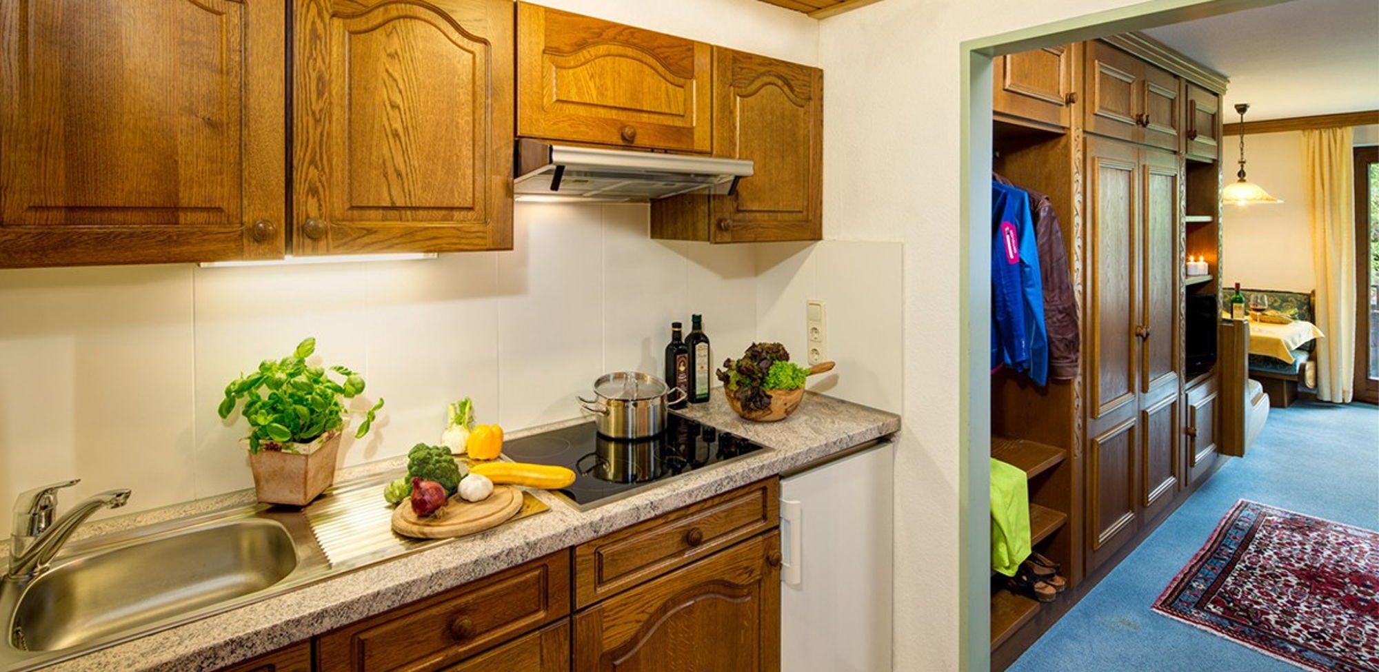 Küchenzeile mit allem Nötigen in der Ferienwohnung in Pfronten