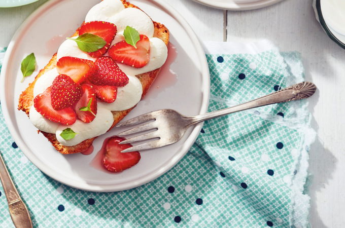 Cake à la vanille, fraises, basilic et crème au mascarpone