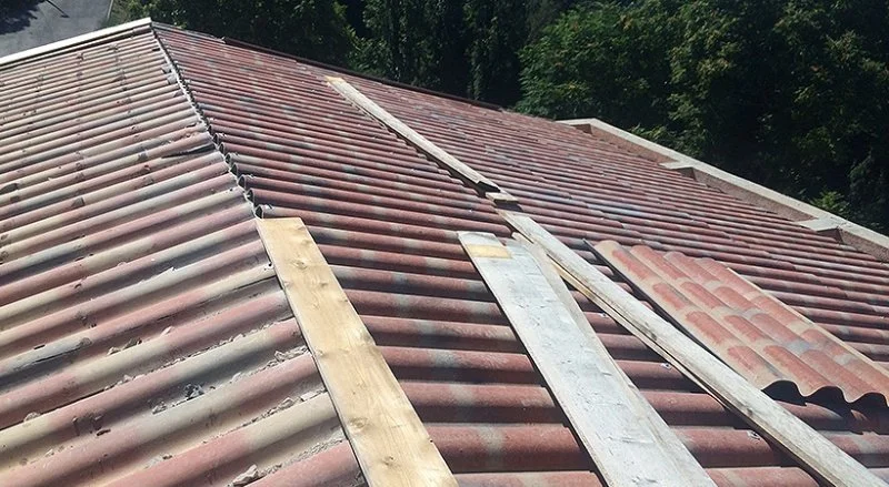Rénovation d’une toiture avec bâchage et pose d’une couverture en PST à Grasse — photo 9 sur 13 — CEG TOITURE