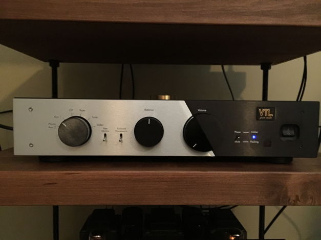 VTL TL-5.5 line stage w/ two faceplates