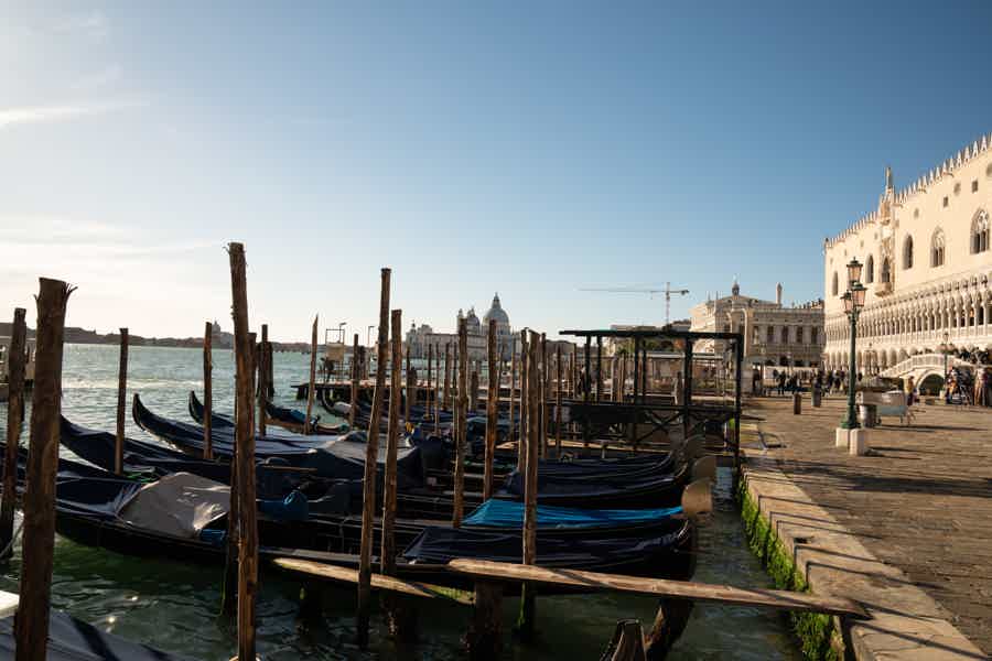 30-Minute Traditional Shared Gondola Ride Near St Mark’s Square - photo 4
