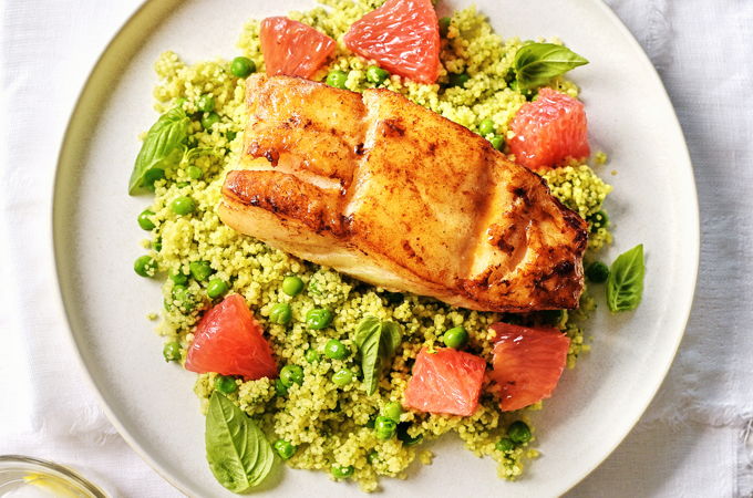 Morue poêlée, couscous au pesto et au pamplemousse