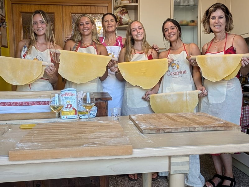 Cours de cuisine Venarotta: Français : Les mains à la pâte : « La pannella »